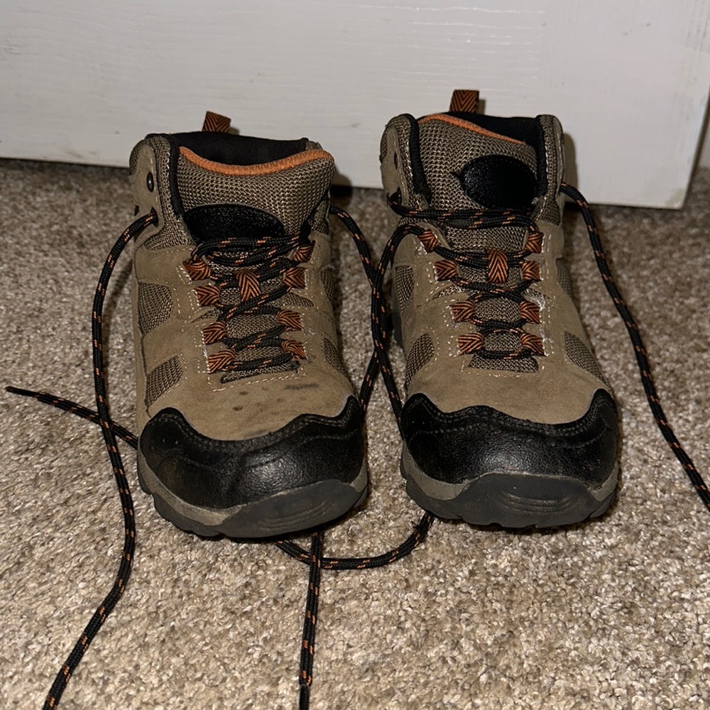Boys boots size 1